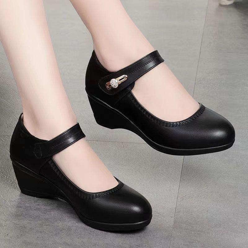 【50% OFF】【35-41】Elegantne i udobne ženske kožne cipele, mekana koža, mekani potplat, klinasta peta, protuklizne cipele, prikladne za zrelije žene